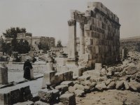 Arce y  muro  del templo
